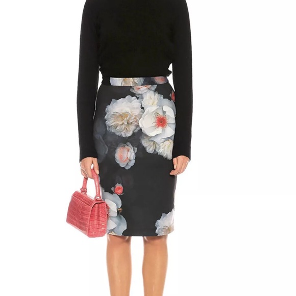 Ted Baker London
Lieyaa Chelsea Print Pencil Skirt size 3 USA (M) - Picture 1 of 7